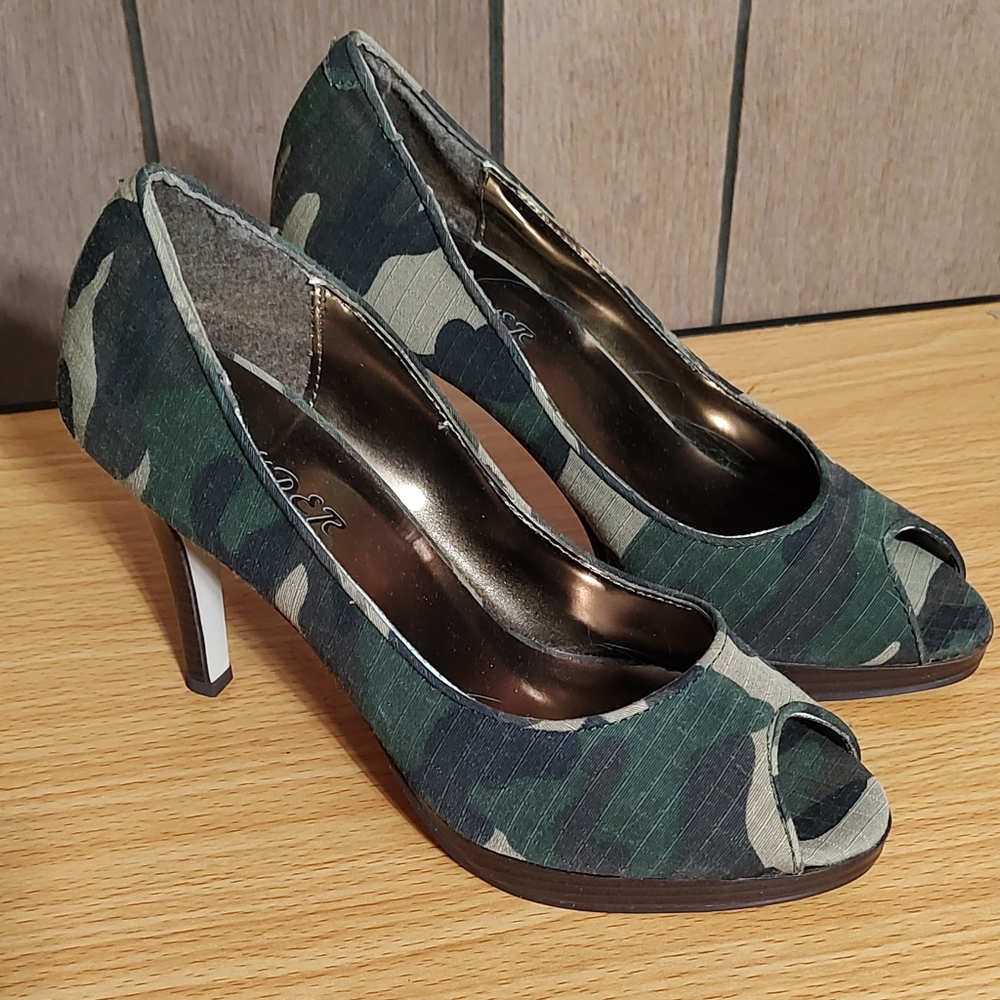Ladies Pump Shoes